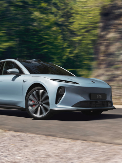 NIO ET5 Touring kører på vej
